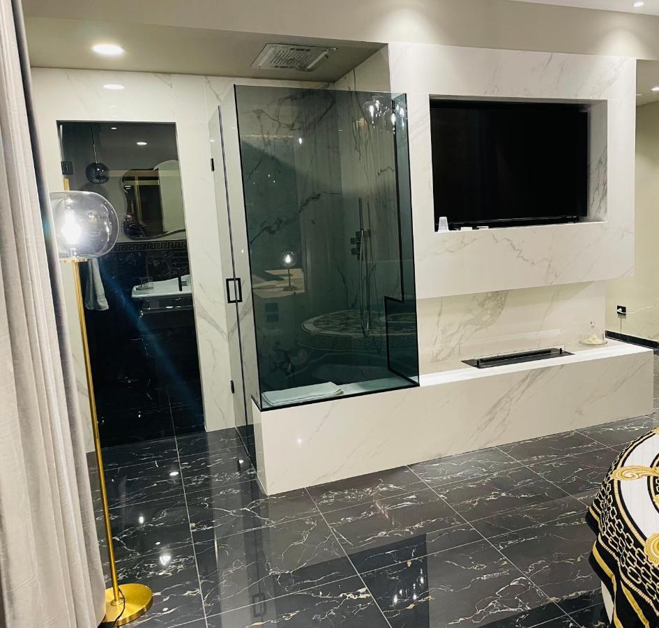 Versace Luxury Room กอร์เลโอเน ภายนอก รูปภาพ